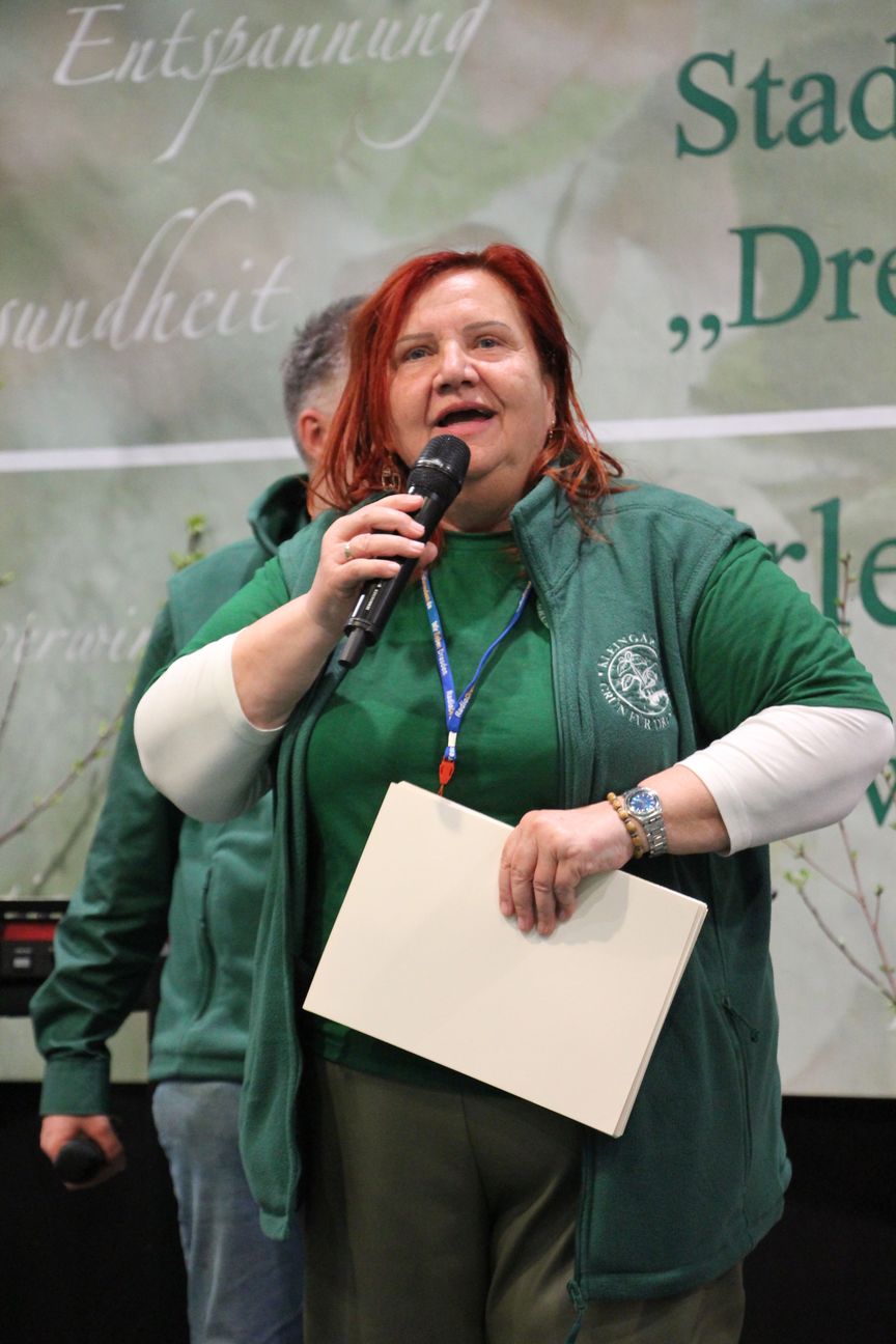 Carolin Breuer moderiert die Preisverleihung